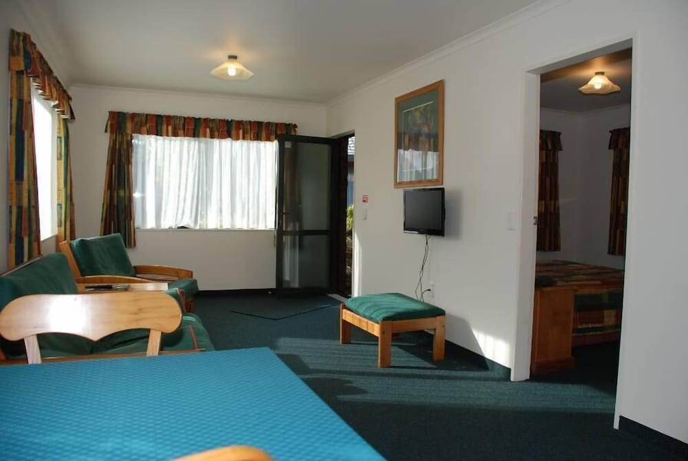 Cottage Park Motor Lodge and Conference Centre