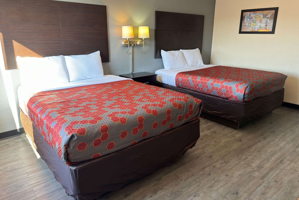 Econo Lodge - Property Image 34