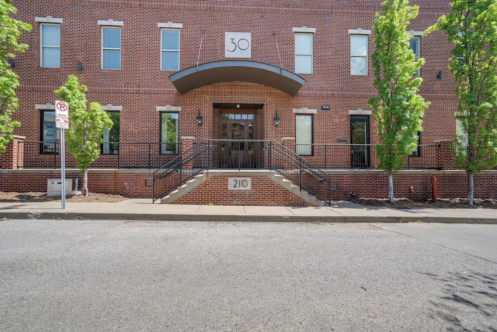 Lofts At 30th - Urban Lodge - Mins to Broadway!