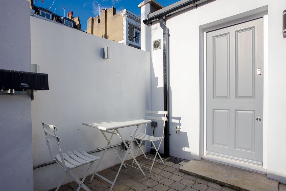Newly Refurbished Modern 3 Bedroom Apartment in Affluent Fulham