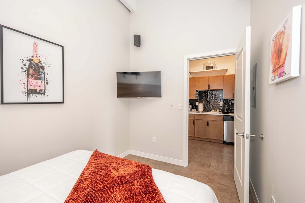 The 333 Suites 301 - Suite for 6
