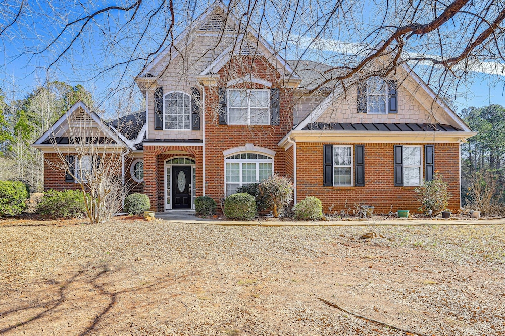 6 Mi to Southern Belle Farm: Home w/ Patio!