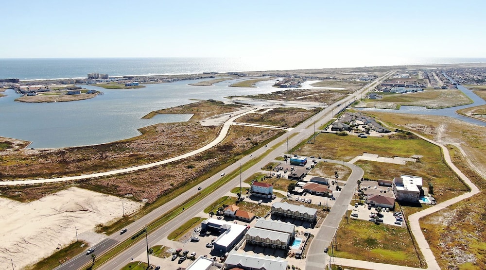 Ridley Retreat Community Pool Mins to the Beach Corpus Christi Port A
