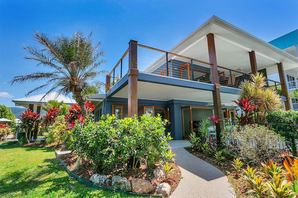 Reeflections Beachfront Holiday House