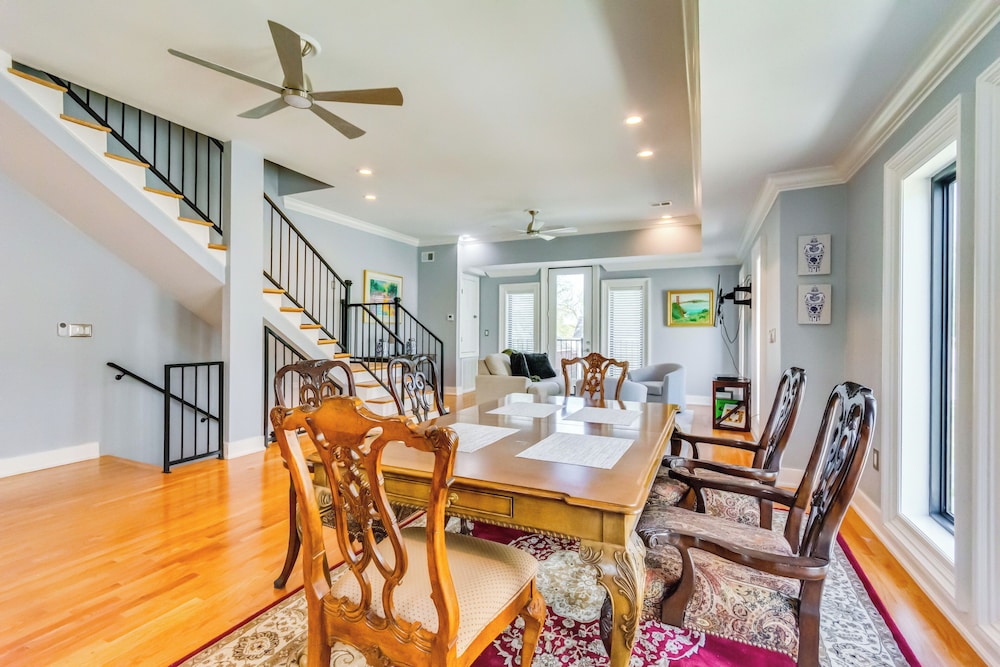 2 Mi to Little Rock River Market: Walkable Getaway