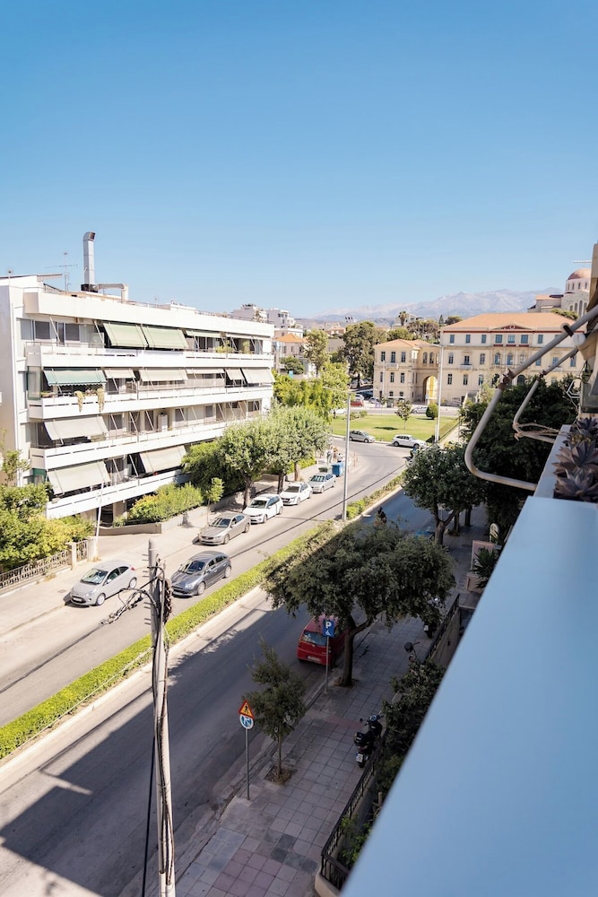 Demmi Central 2BR Designer Apt