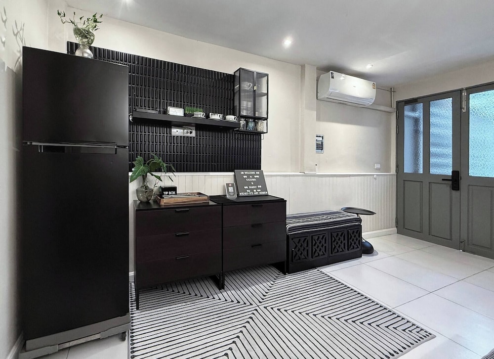 Stylish 3-bedroom Townhome in Heart of Bangkok