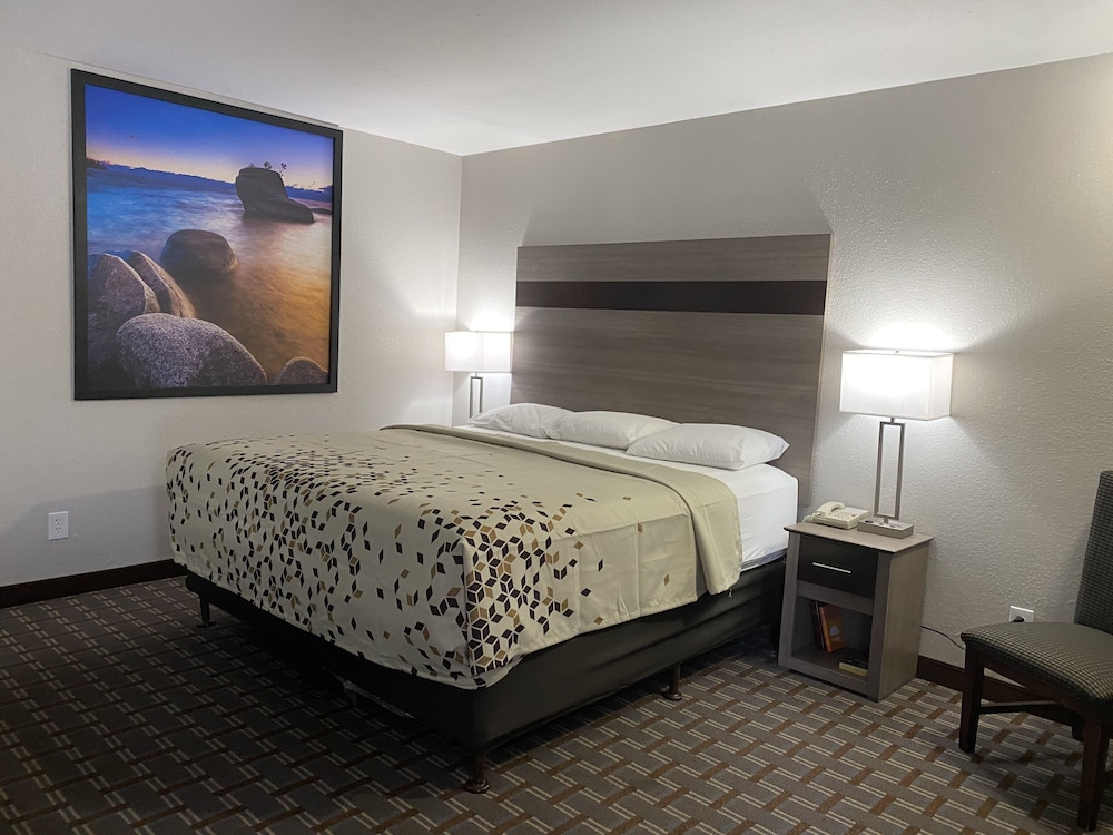 Lake Tahoe Vacations - High Country Lodge - Property Image 13