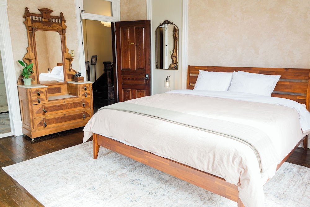Blue Ridge Abbey Bed & Breakfast