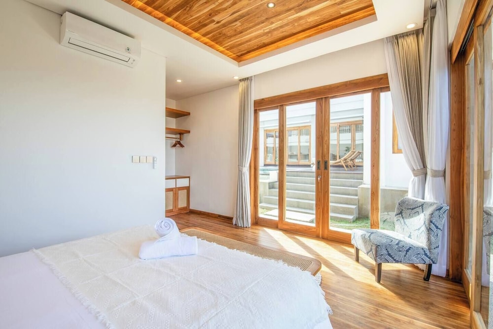 Luxurious 6 BR With Sea View, 5 Mins to Savaya
