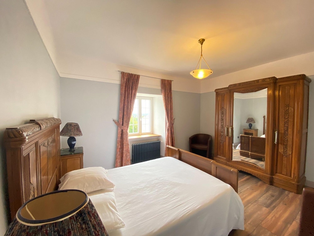 Comfortable Apartment in the Elegant Manor House
