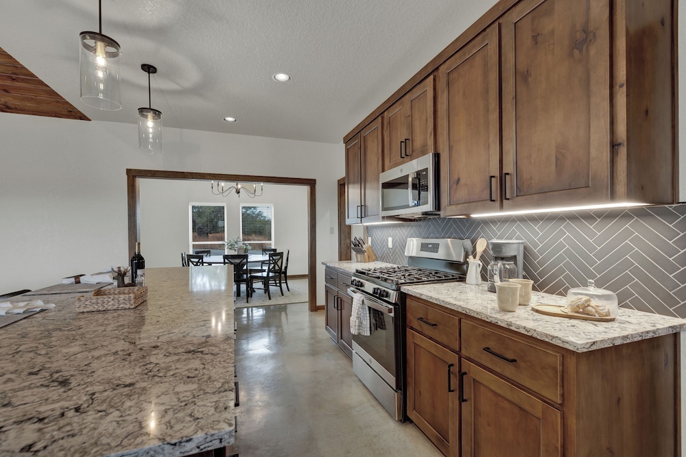 Luxury in the Hill Country, 10-mins to Downtown!