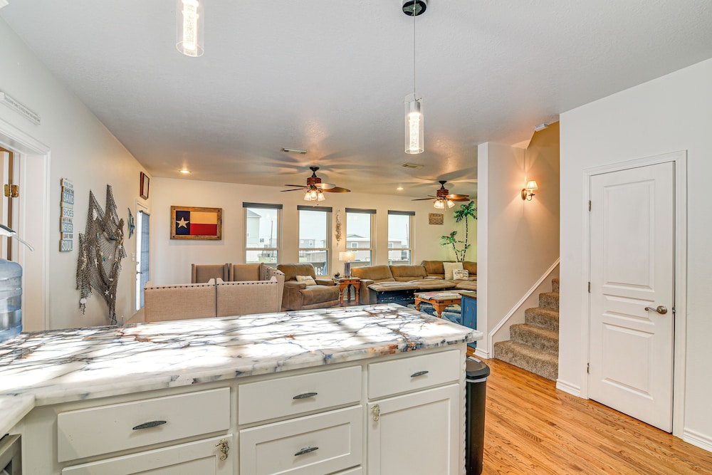 Near Surfside Jetty County Park: Home w/ Deck!