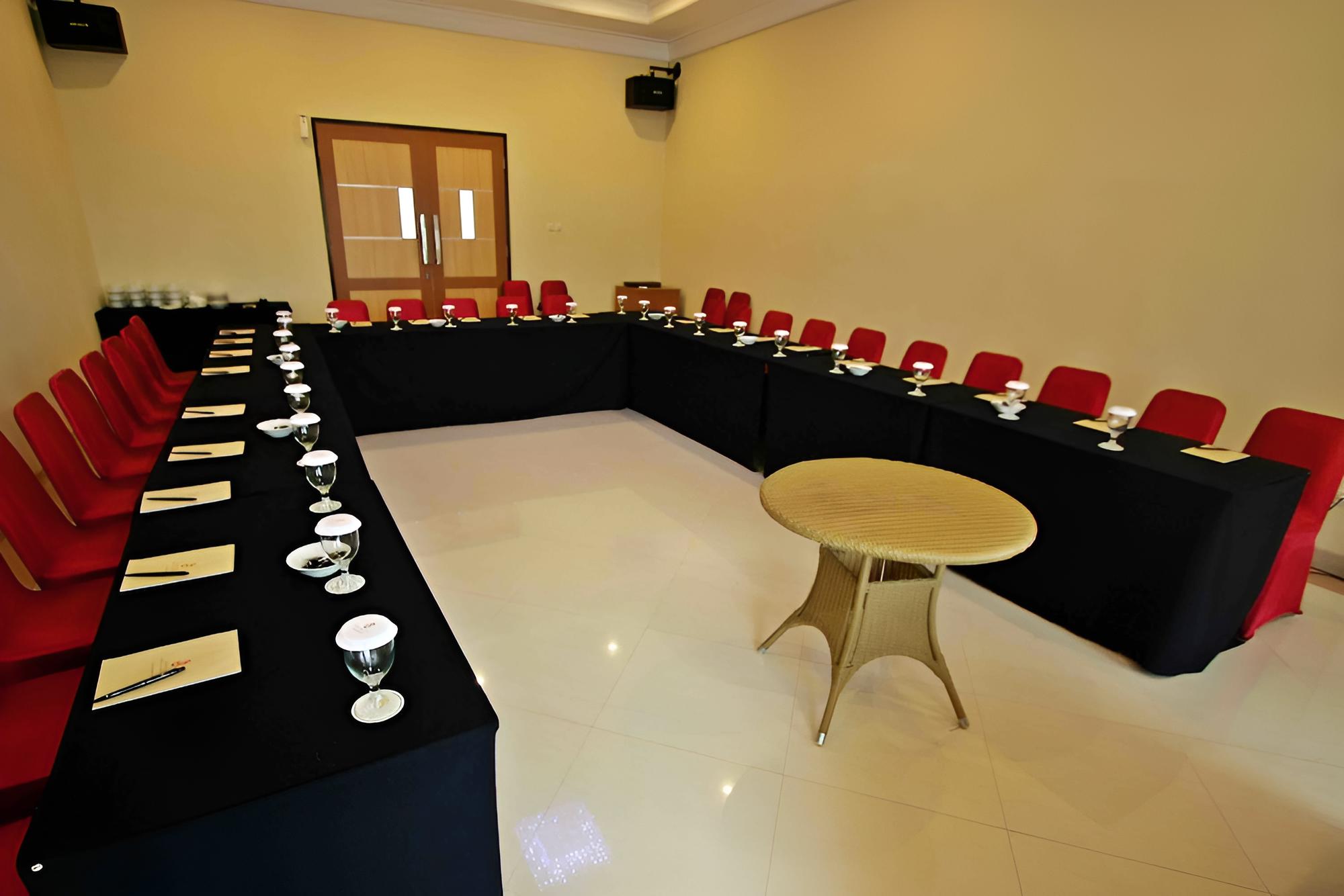 Grand Ussu Hotel & Convention