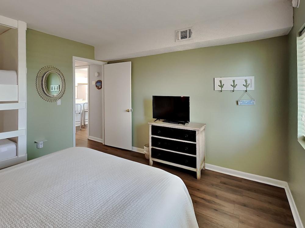 Aqua Villa by Southern Vacation Rentals view 3