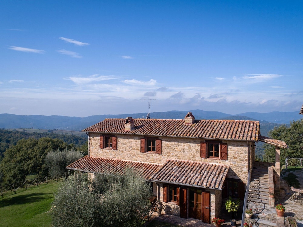 Villa in Umbria With Saltwater Pool