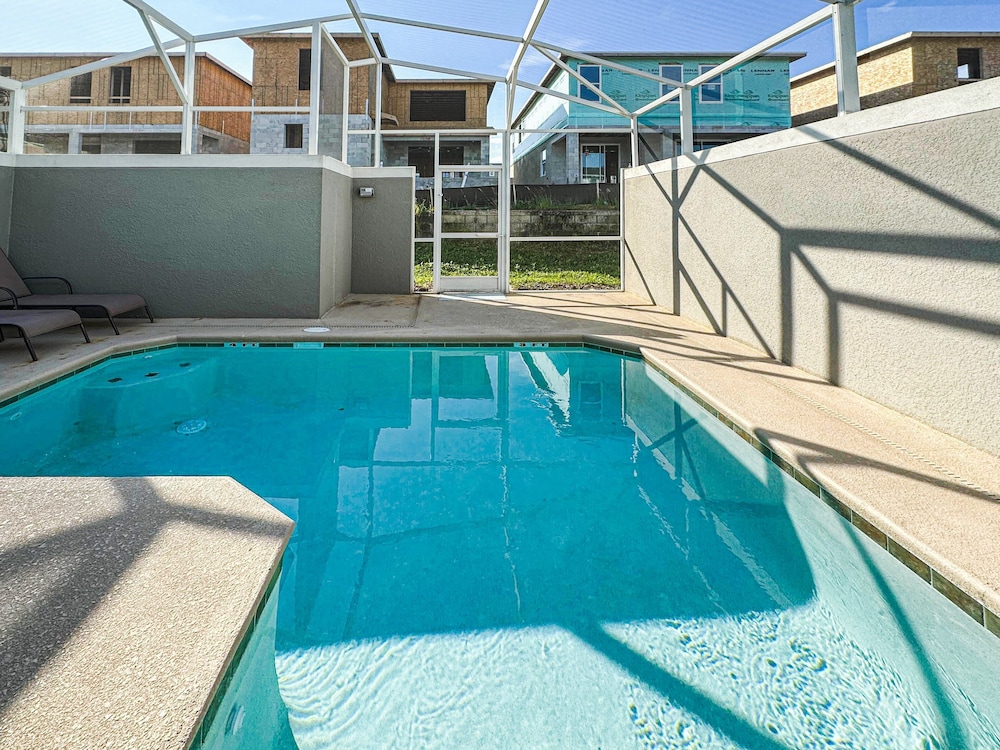 5BR Stylish Championsgatetownhome w/ Private Pool