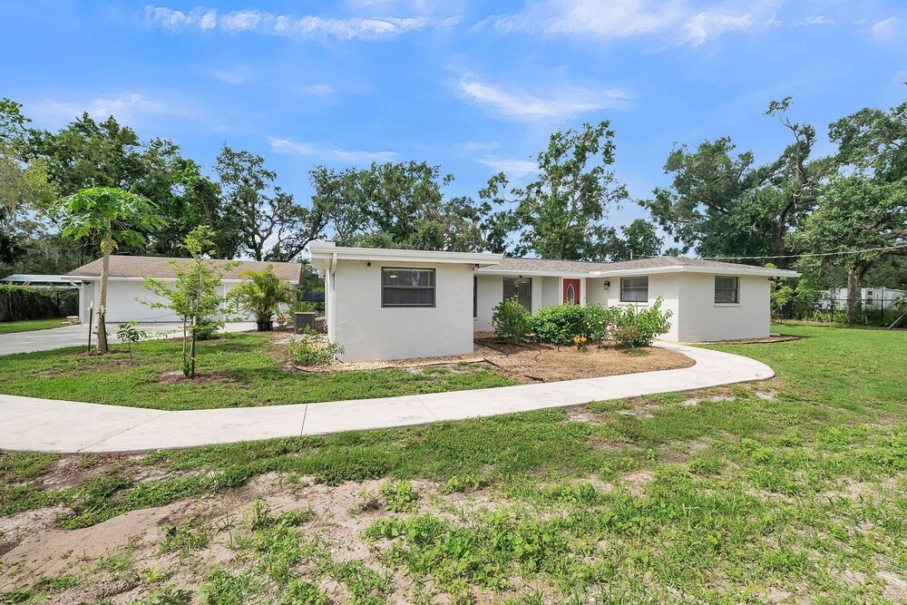 Elwood Park Gem: Spacious 3br Prime Location 3 Bedroom Home