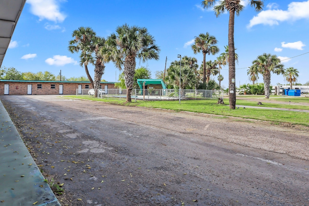 Mathis Motel view 4