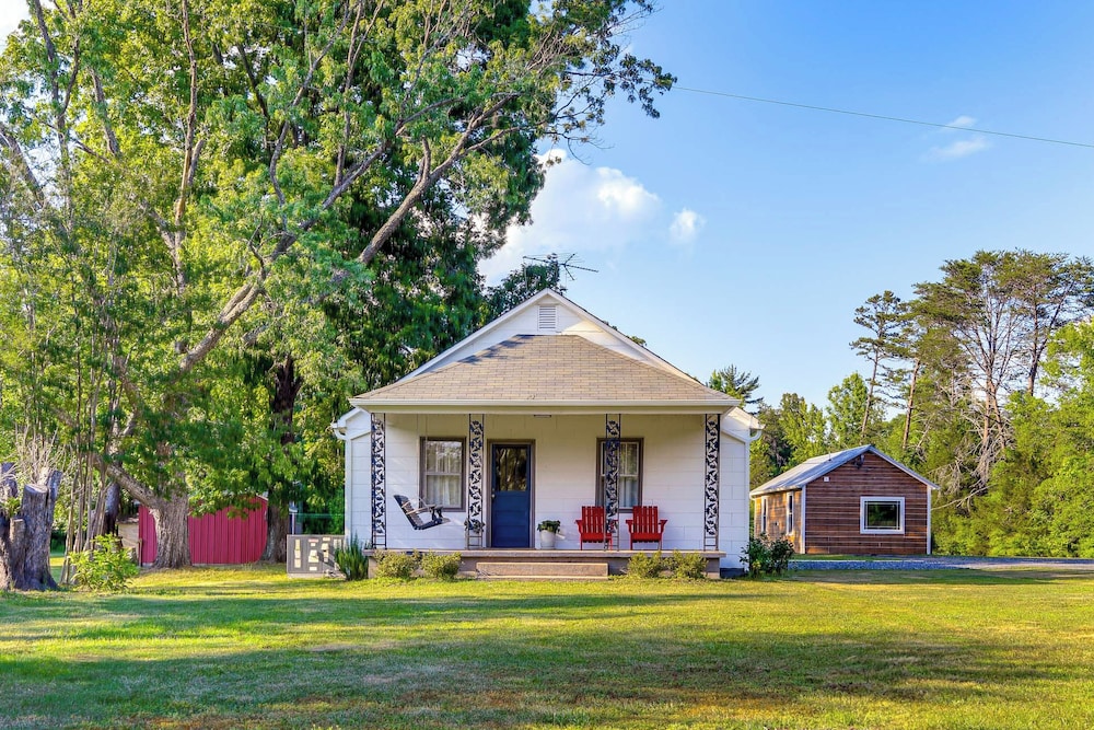 Charming Virginia Retreat w/ Covered Porch & Yard! view 3