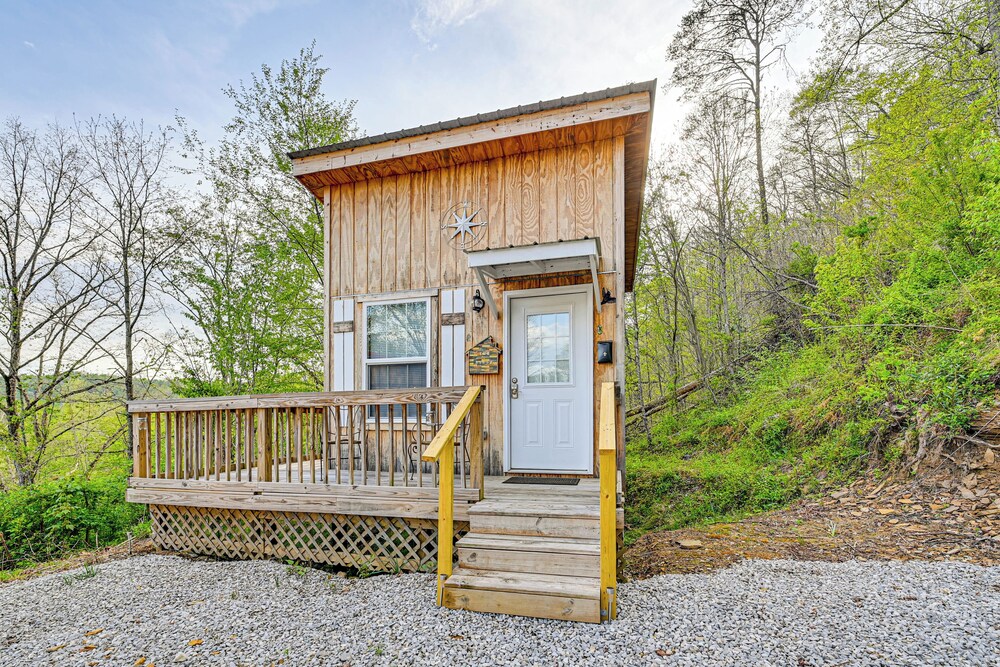 Secluded on 10 Acres: Livingston Getaway w/ Sauna!