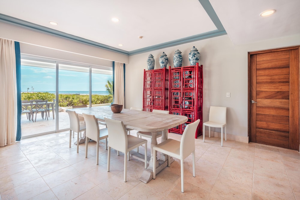 Apt w 2br-beachfront Private Pool in Sotogrande