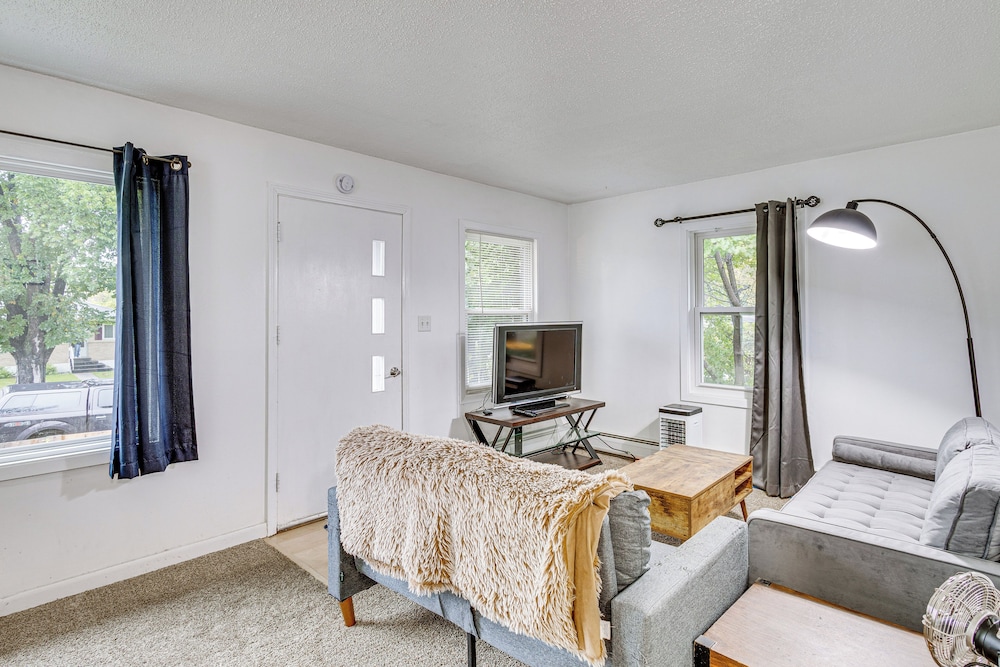 1 Mi to Downtown Bismarck! Residential Duplex