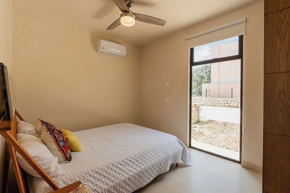 Beautiful 2 Bedroom Apartment view 3