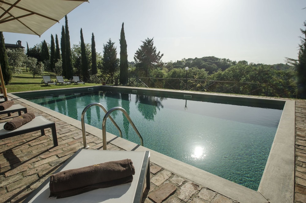 Podere Baiocco Sleeps 22 People 2 Private Pools Walking Distance to Town-podere Baiocco
