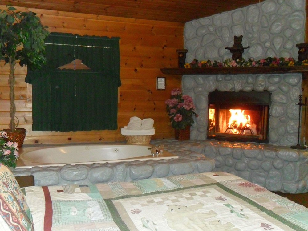 Big Bear Manor Spa Cabins
