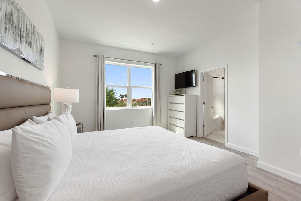 Harmony Haven Boutique Townhome At Azzure Resort Near Disney By Shine Villas 6 Bedroom Townhouse