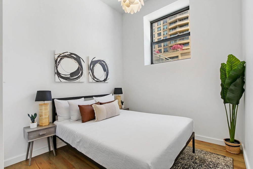 Luxe 1BR Apt - Lake 204 rep