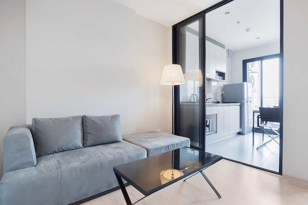 Great Location - Awesome Pool