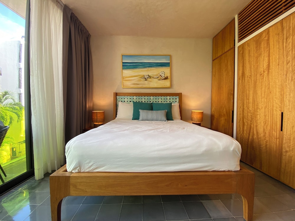 Sabor a Miel: Steps from the Beach & 5th Avenue