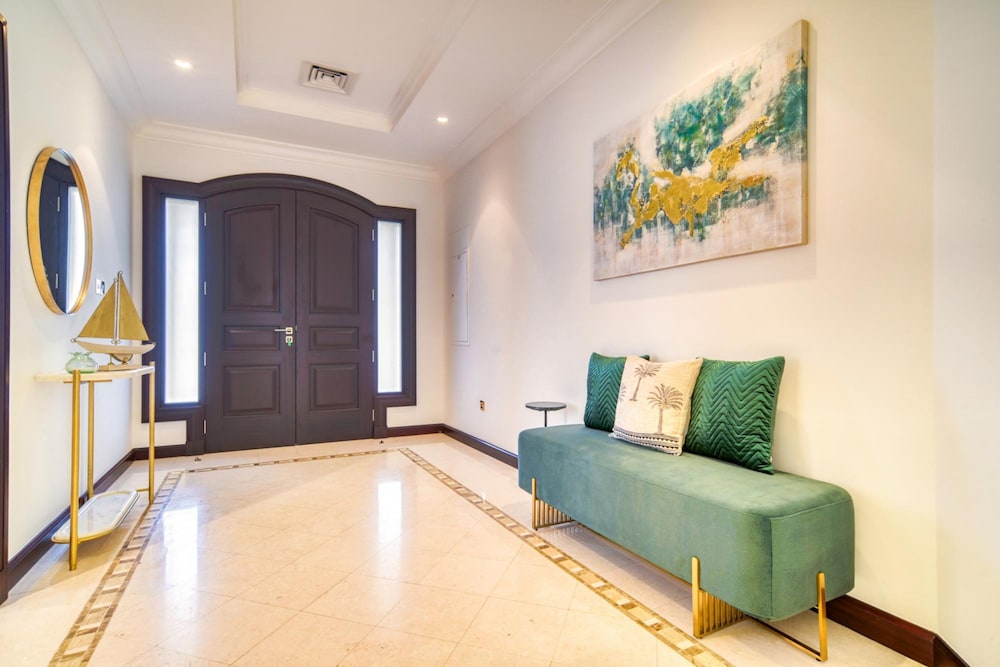 Beachfront 5BR Villa w Private Pool at the Palm