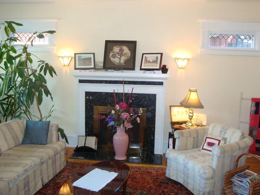 Downtown Bed And Breakfast