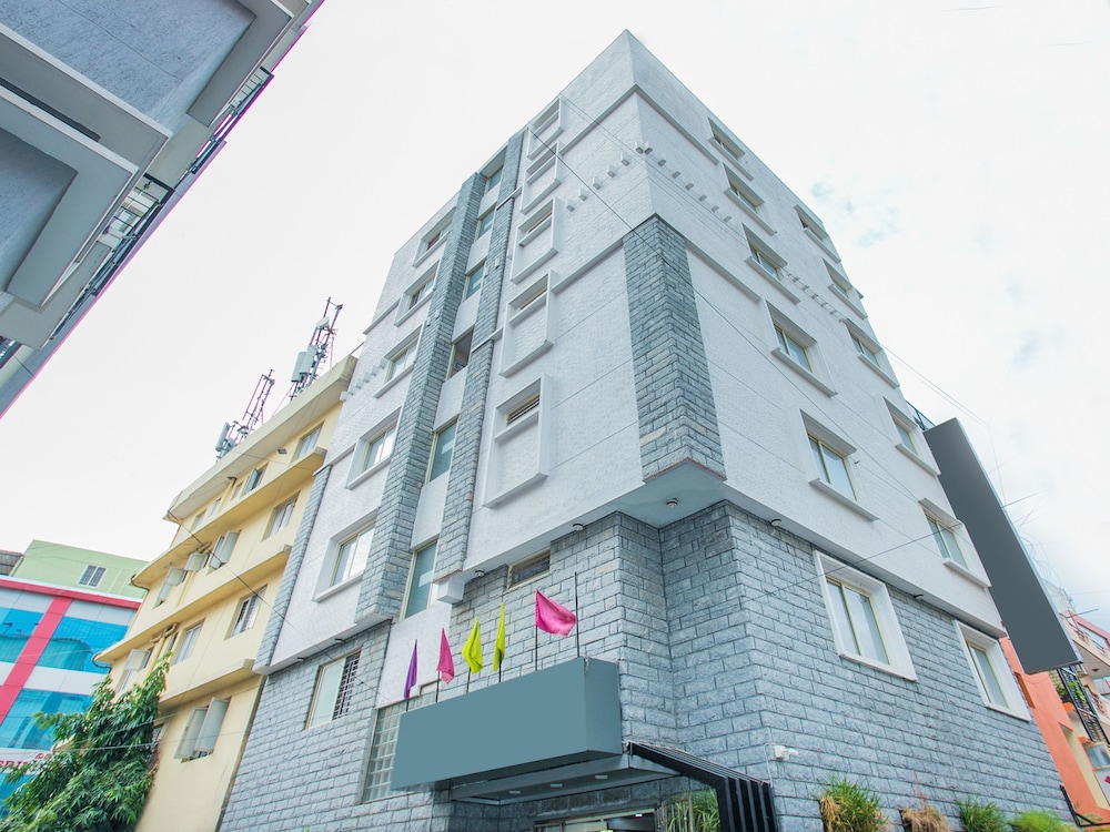 OYO 16455 Amazing Inn
