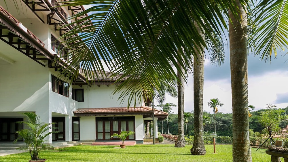 River Banks Madaparambil Resort