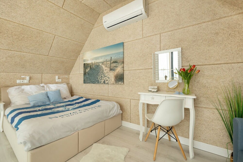 House With a Huge Terrace and a Whirlpool Bathtub view 2