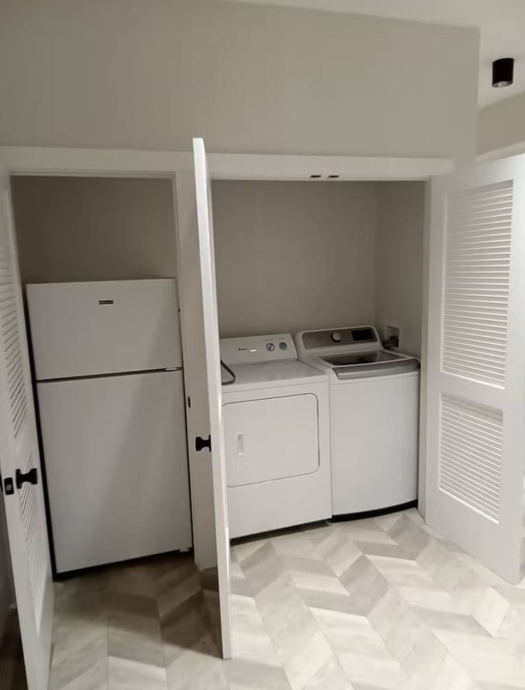 Budget-friendly Home Sleeps 16 Wifi Close to Minyan