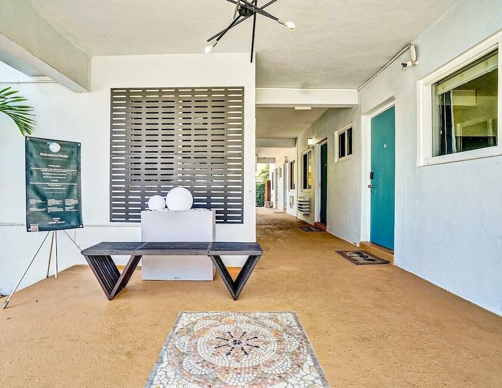 Peaceful Shoreline Studio w/ Free Parking - FL - Image 2