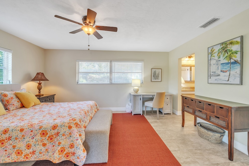 Beautiful Pool Home Near Siesta Key Beach 2 Bedroom Home