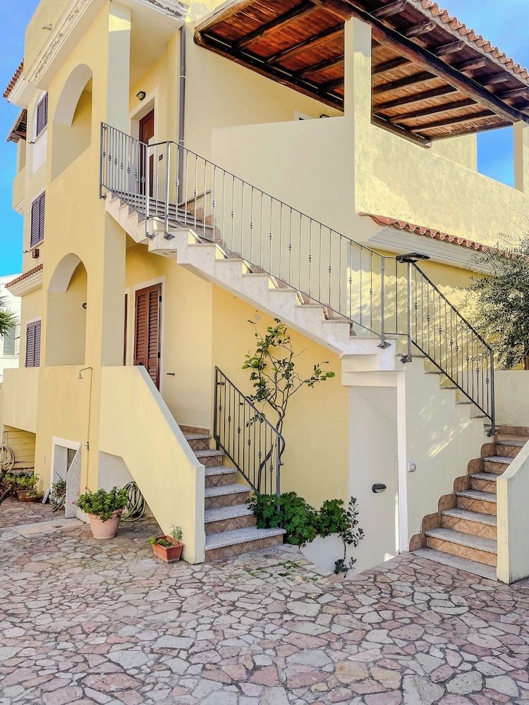 Porto Apartments - La Caletta