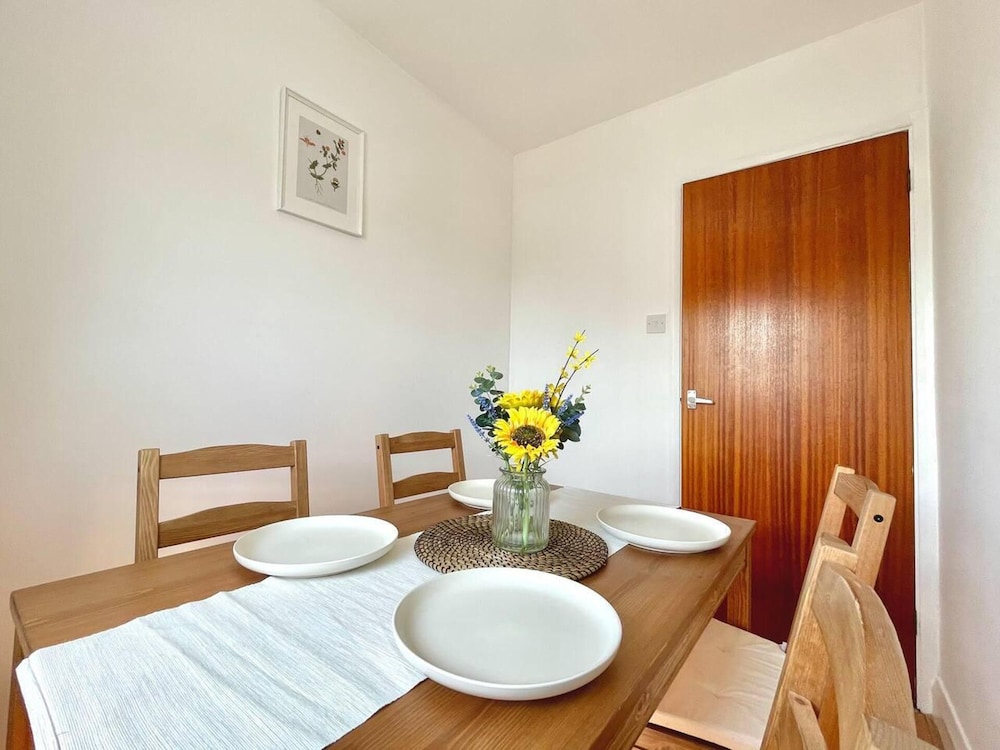 Lovely 2-bed Tree-hole in Northolt Southharrow view 5