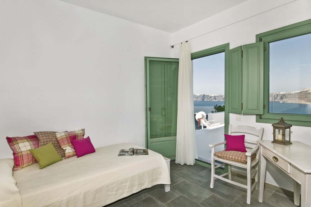 Aura Marina Apartments Santorini view 5