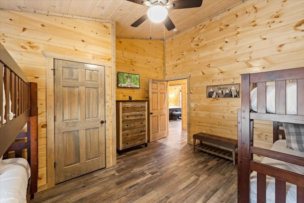 NEW - 1 Location Cabin Pool Hot Tub Arcade HL