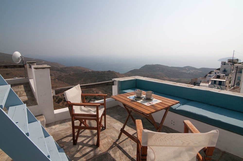 Serifos Houses Hora