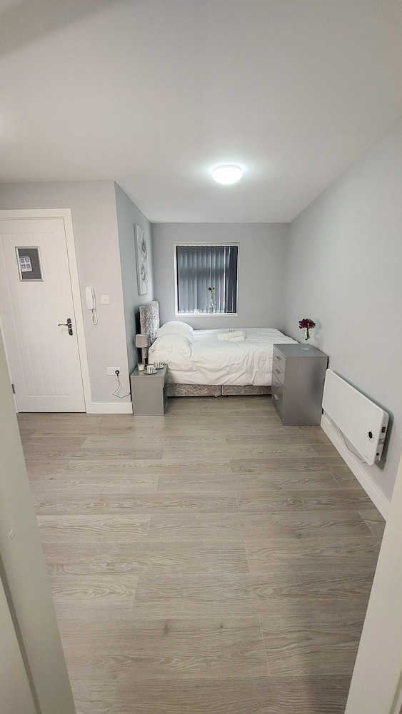Charming Accommodation Close to Birmingham view 3