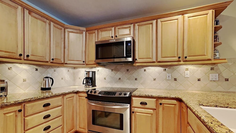 Boutique Complex Steps Away from Mammoth! Hike, Mountain Bike, Free WiFi and Free Parking! by RedAwning view 5