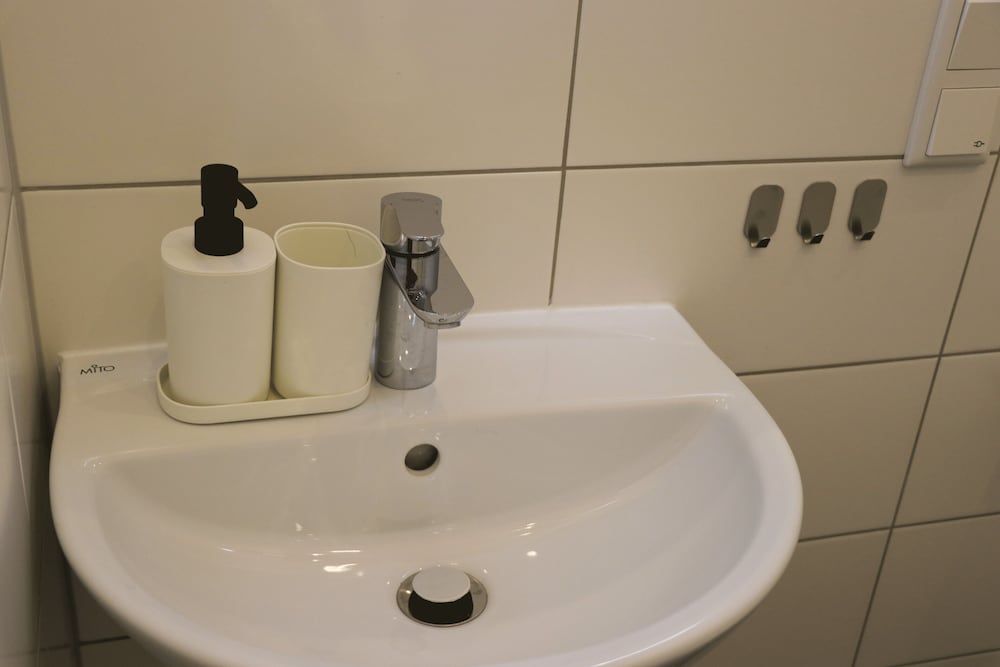 Schlafkonzept24 en Hannover — bathroom